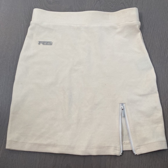 Anti Being General (ABG) Yellow Set - Picture 4 of 10